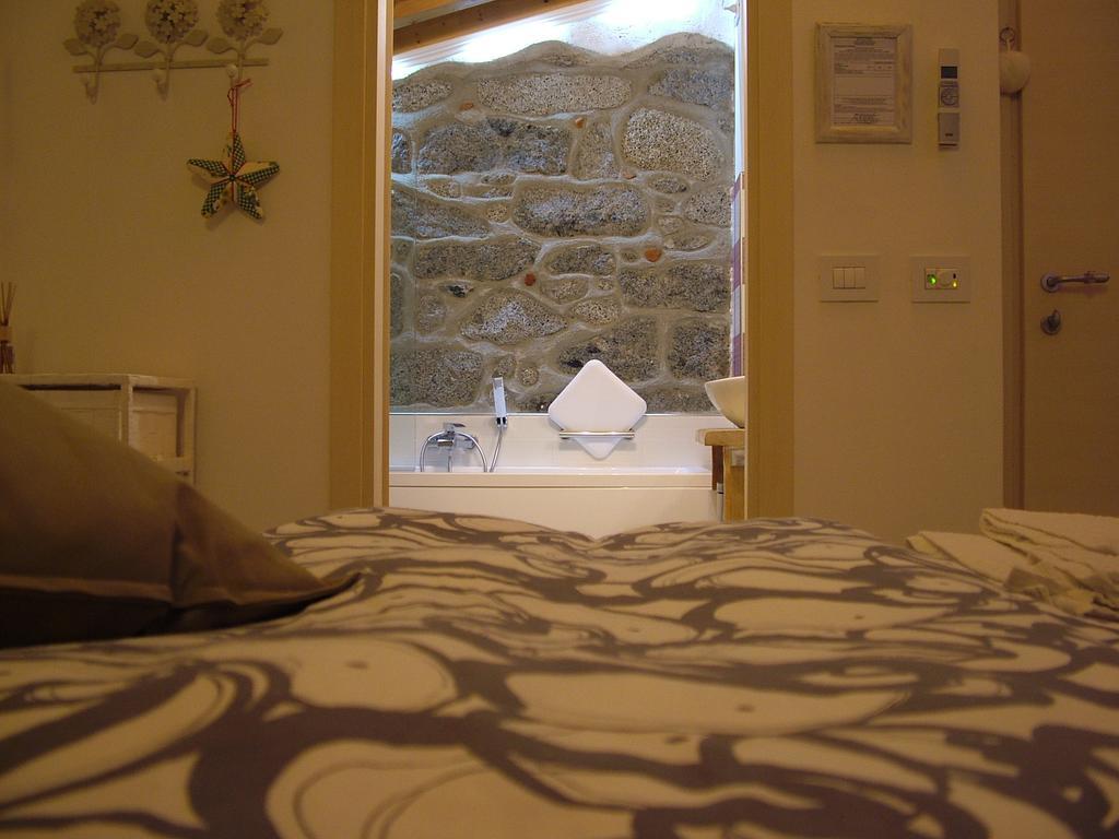B&B Il Noce Alla Finestra 로에 객실 사진